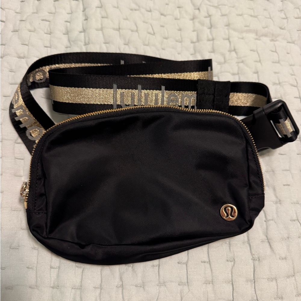 Lululemon Everywhere Belt Bag Black & Gold Logo Strap Crossbody Bag Nwt